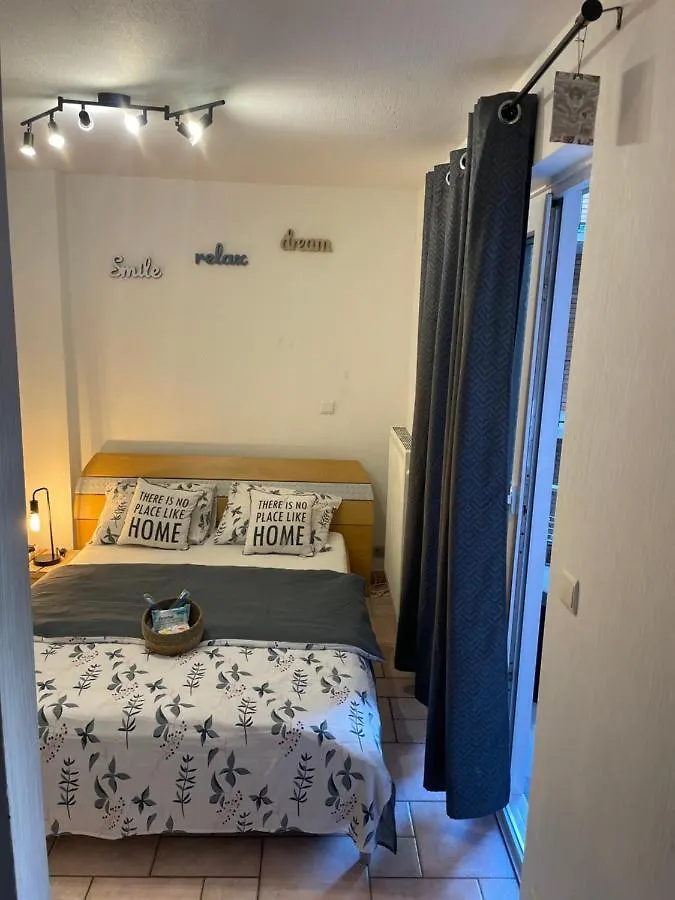Gezellige Studio 1 Slaapkamer, 3Pers,Strand,Zee 50M Ostend 0*,  Belgium